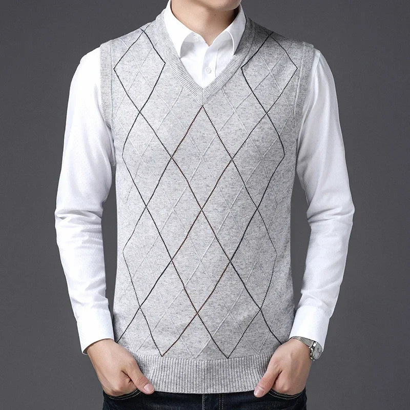 Men's Casual Sweater Vest Warm and Comfortable Vest in Autumn and Winter Oversized V-neck Sleeveless Sweater