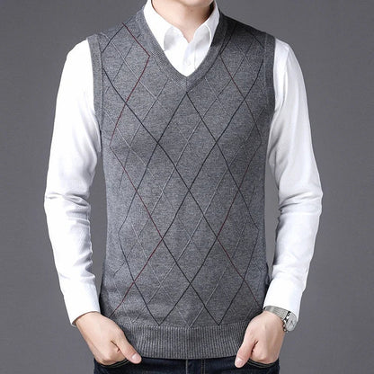 Men's Casual Sweater Vest Warm and Comfortable Vest in Autumn and Winter Oversized V-neck Sleeveless Sweater