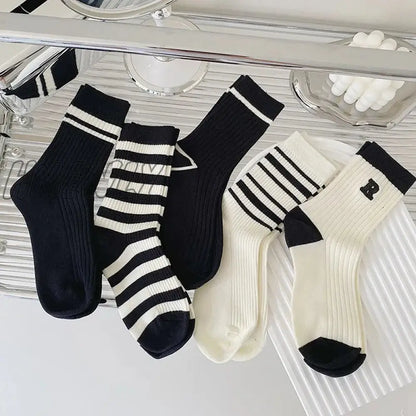 xsrrr 5Pairs/Set Autumn Winter Striped Cotton Socks Women Retro Korean Cartoon Bear Middle Tube Socks Casual Sports Indoor Sock Sokken