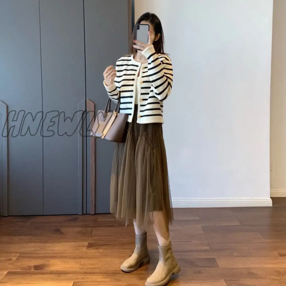 Hnewly Korean Fashion Sweater Cardigan White Black Striped Knitted Sweater Women Short Cardigan Long Sleeve Cardigan Female Winter