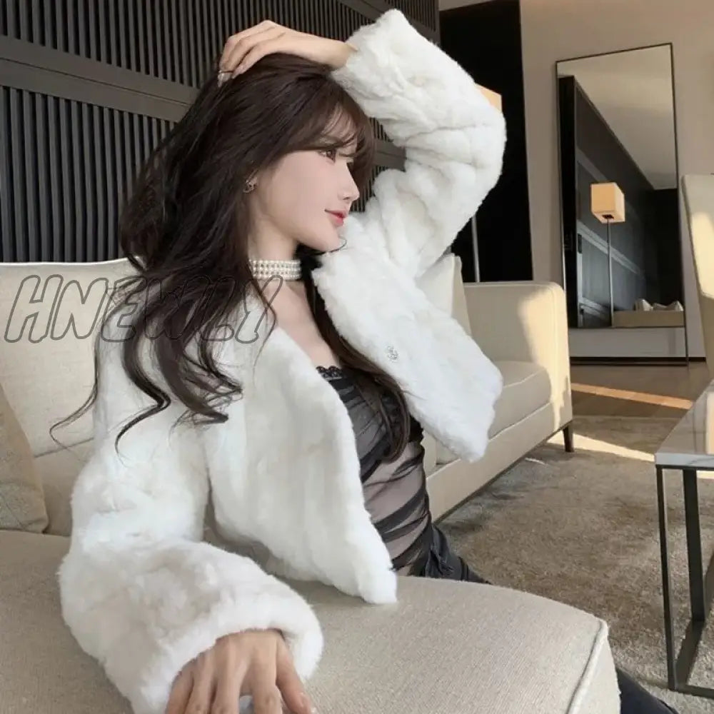 Hnewly Winter White Lamb Wool Crop Tops Women Korean Elegant Long Sleeve Plush Coat Ladies Fashion Party V-Neck Faux Fur Jackets